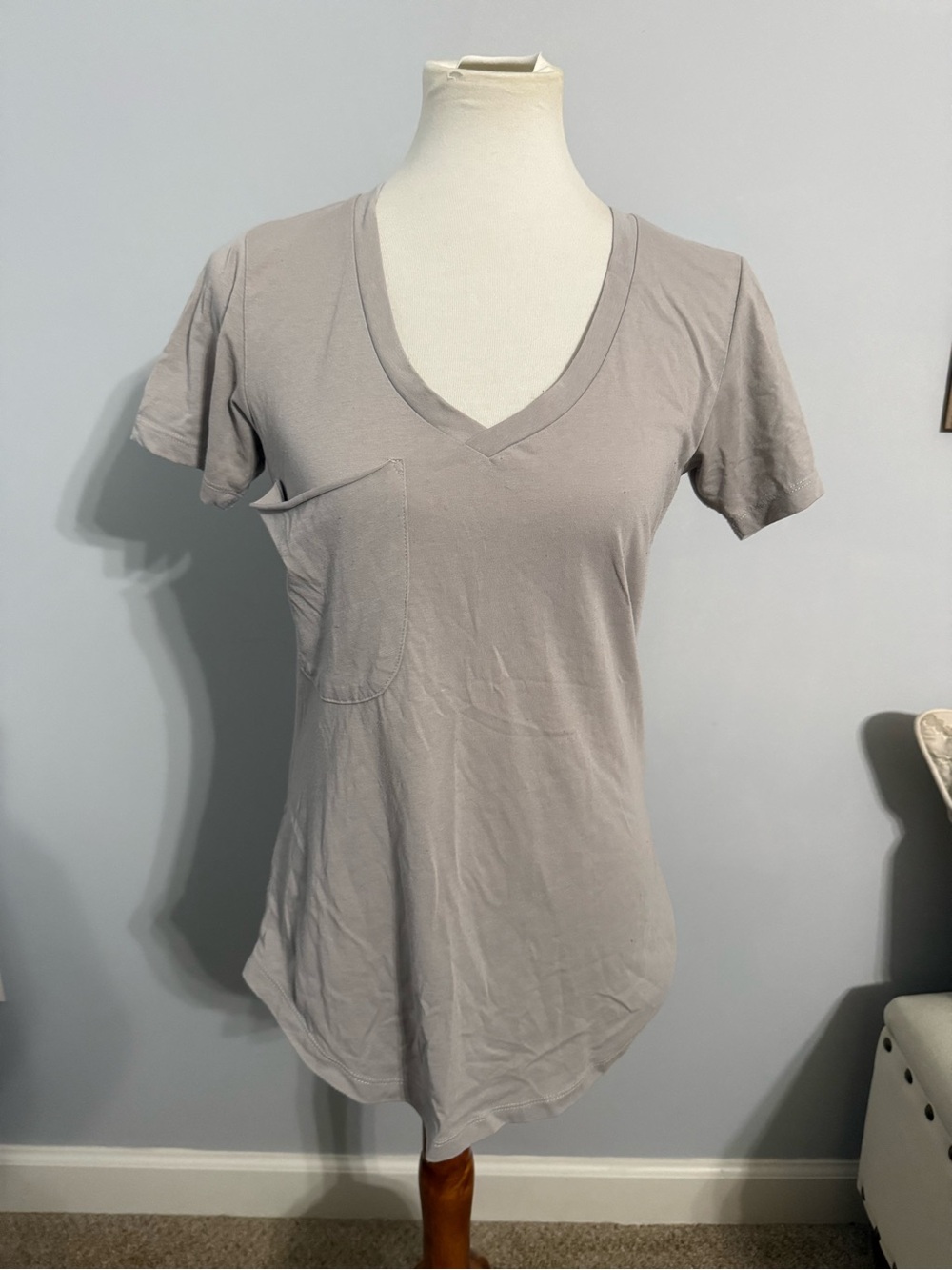 Z Supply Women's V-Neck Pocket Tee in Light Gray